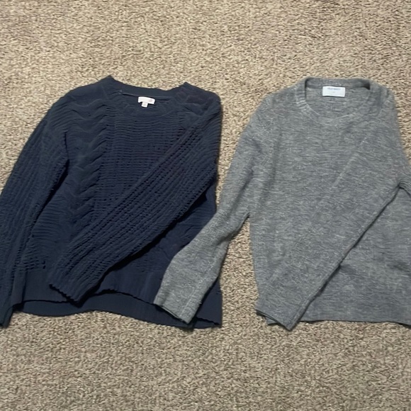 2 women’s sweaters - Picture 1 of 5